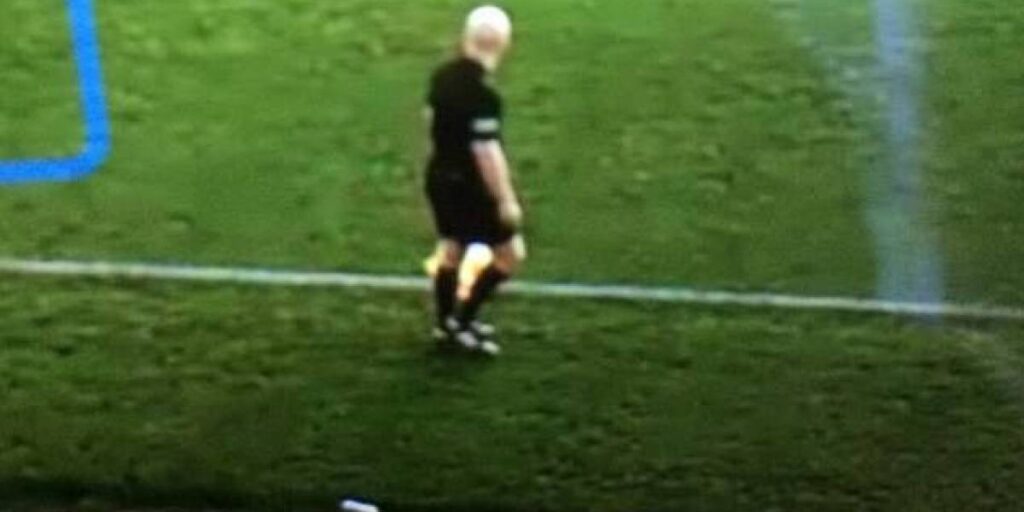 Cámara de IA confundió al balón con cabeza de jugador en un partido de futbol