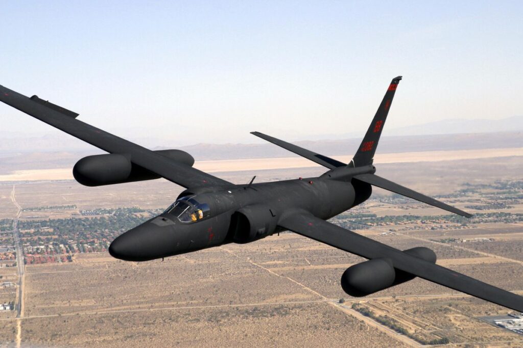 Fuerza Aérea de EU prueba copiloto de inteligencia artificial en un avión militar por primera vez