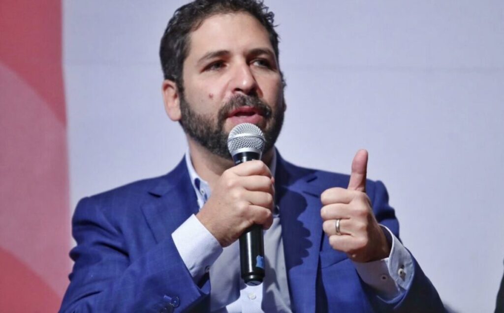 Ariel Picker explica el uso de IA y análisis predictivo en la plataforma SAIMON para resguardar infraestructura crítica.