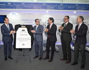 El presidente de Grupo Vazol, Olegario Vázquez Aldir, felicitó al cuerpo médico y hospitalario por su esfuerzo y dedicación.