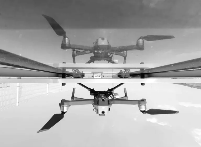 Drone autónomo de Seguritech Privada equipado con sensores térmicos, cámaras HD e IA.